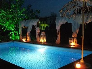 Palm Grove Complex Hotell